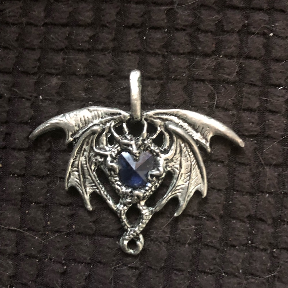 ❤️🎃4-sale Pewter Dragons in Love Pendent - 664 $25 or $20 w/offer